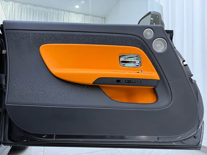 Photo 4 - Rolls-Royce Spectre