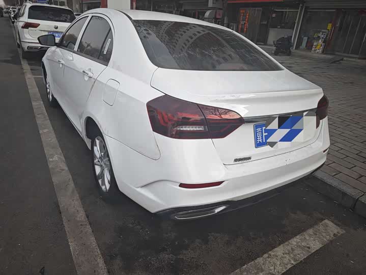 Фото 2 - Geely Emgrand