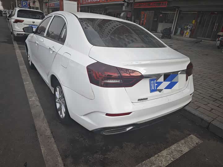 Фото 4 - Geely Emgrand