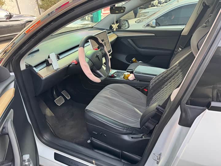 Photo 2 - Tesla Model Y