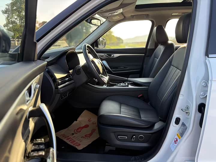 Фото 4 - Changan CS95