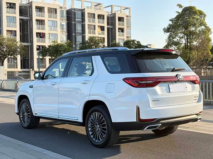 Фото 7 - Changan CS95