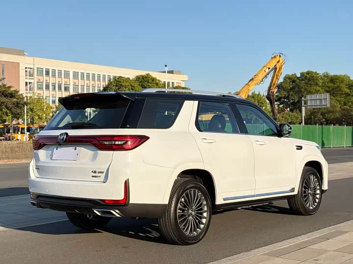 Фото 9 - Changan CS95