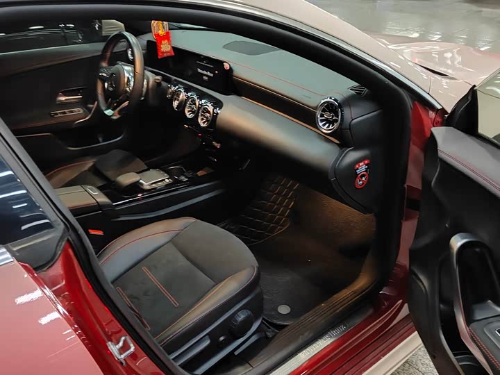 Photo 3 - Mercedes-Benz CLA-Class