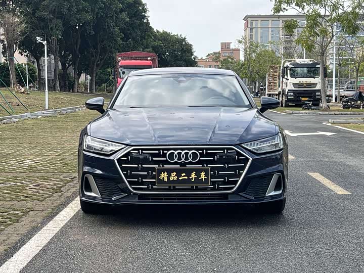 Фото 2 - Audi A7L