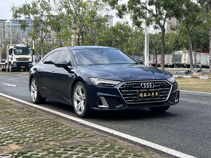 Фото 3 - Audi A7L