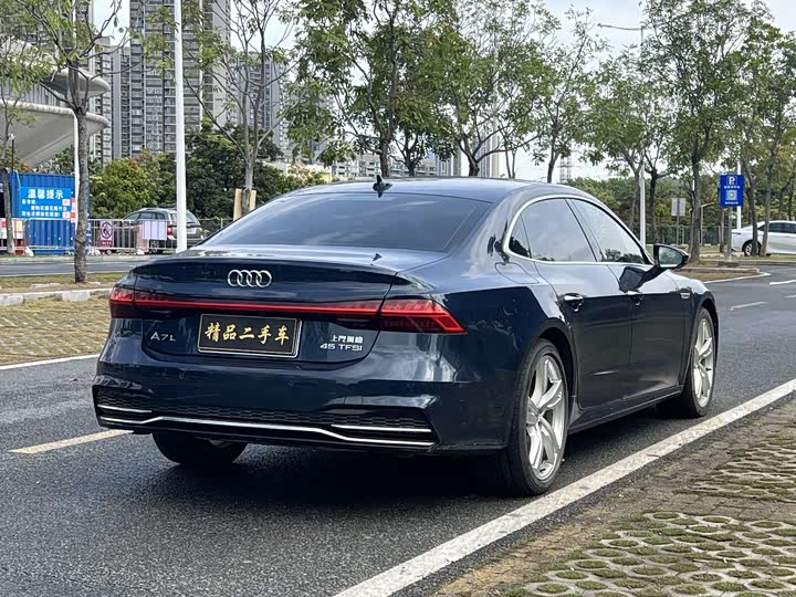 Фото 5 - Audi A7L