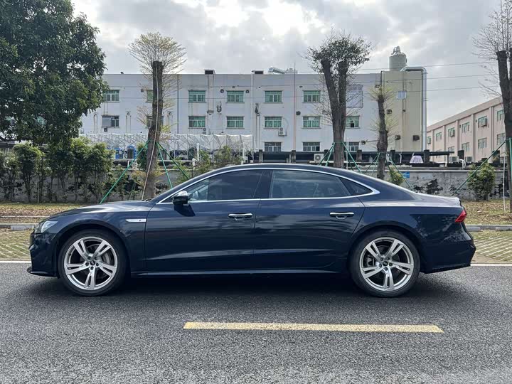 Фото 8 - Audi A7L
