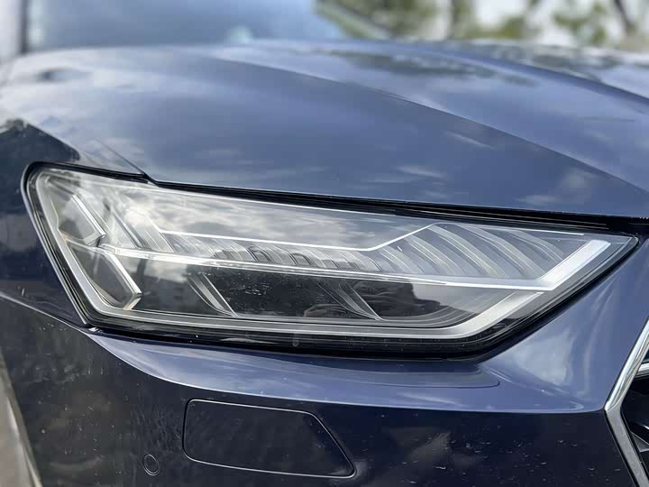 Фото 9 - Audi A7L