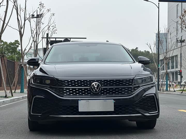 Photo 2 - Volkswagen Passat