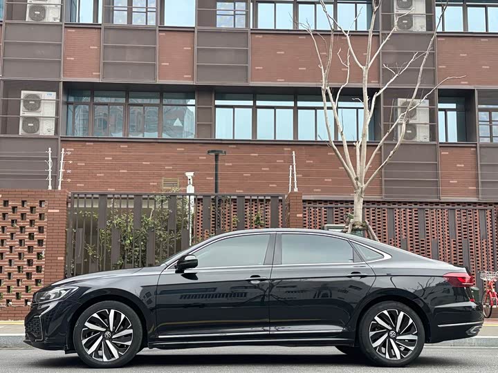 Photo 5 - Volkswagen Passat