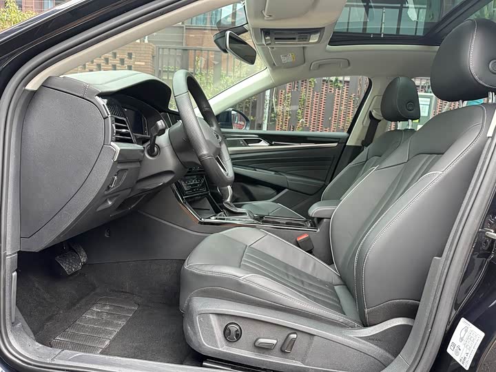 Photo 6 - Volkswagen Passat