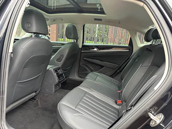 Photo 9 - Volkswagen Passat