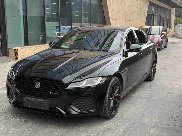 Photo 1 - Jaguar XF L