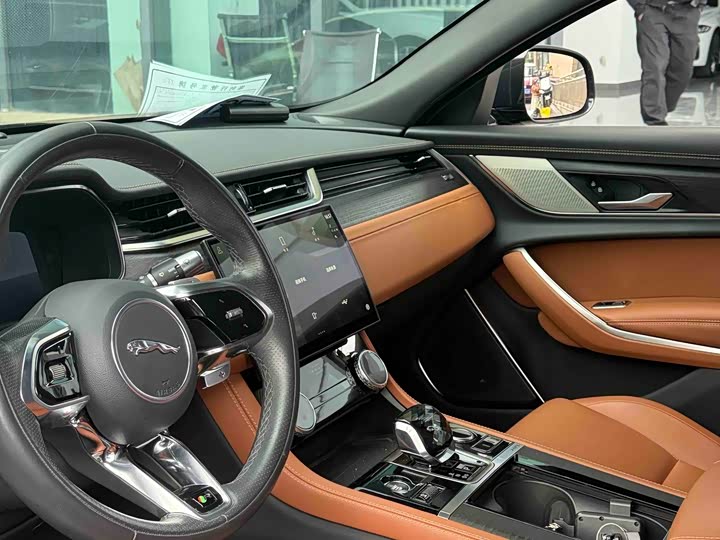 Photo 7 - Jaguar XF L