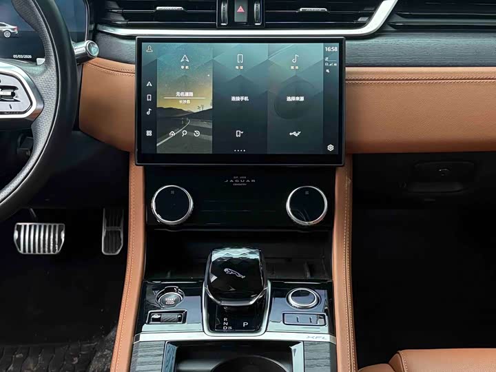 Photo 9 - Jaguar XF L