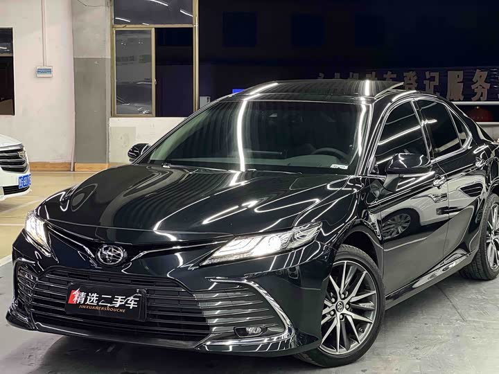 Фото 4 - Toyota Camry