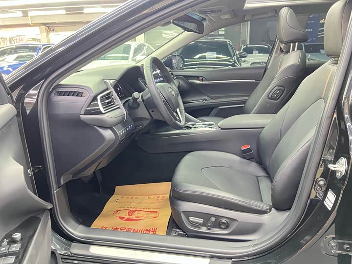 Фото 7 - Toyota Camry