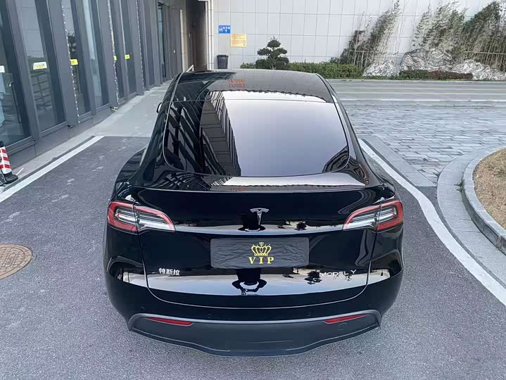 Photo 5 - Tesla Model Y