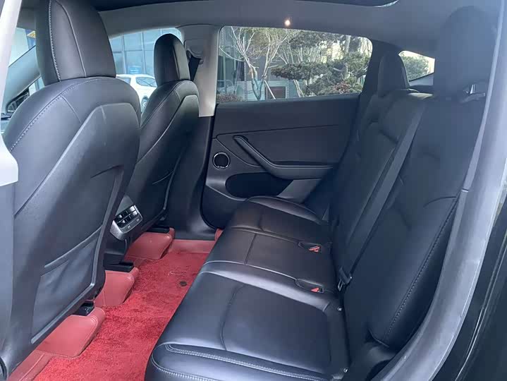 Photo 9 - Tesla Model Y