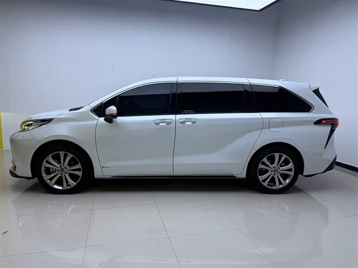 Фото 7 - Toyota Sienna