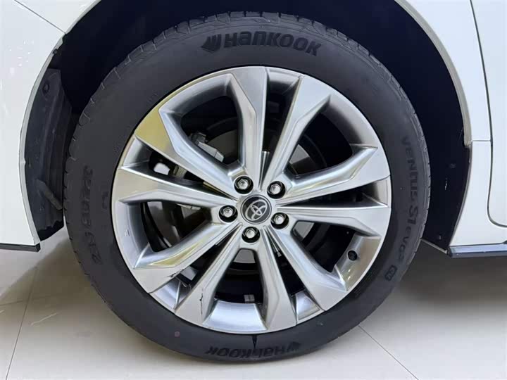 Фото 9 - Toyota Sienna