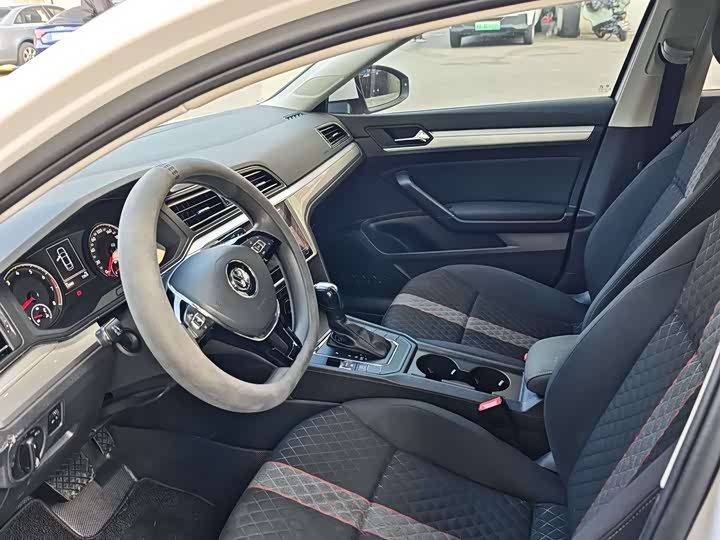 Photo 9 - Volkswagen Lamando L