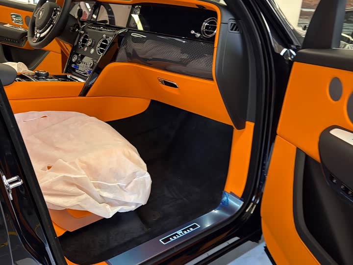 Фото 2 - Rolls-Royce Cullinan