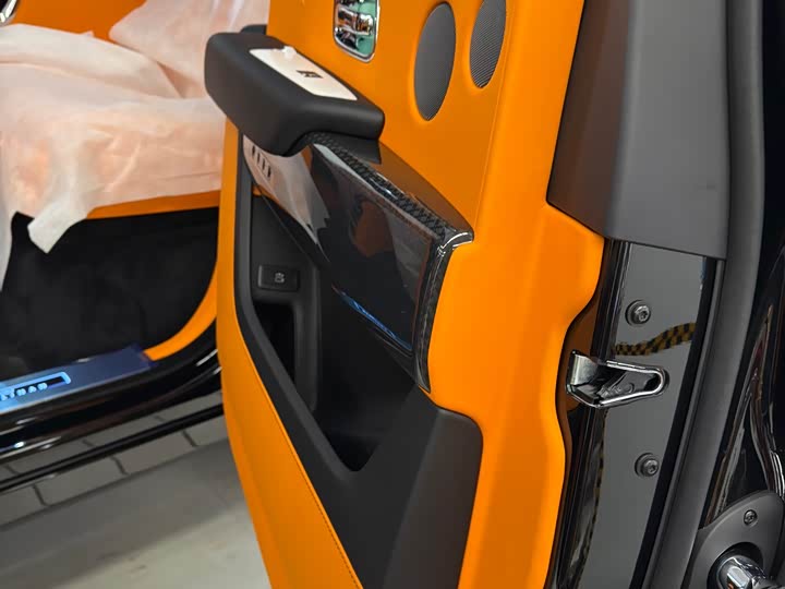 Фото 6 - Rolls-Royce Cullinan