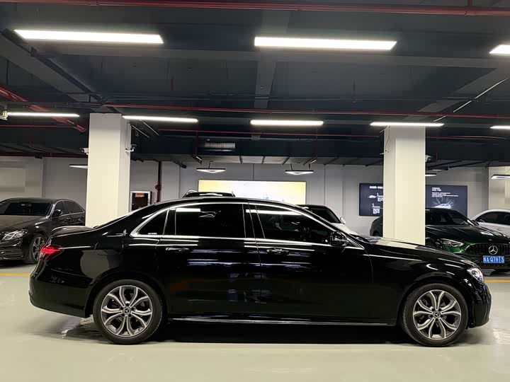 Фото 4 - Mercedes-Benz E-Class