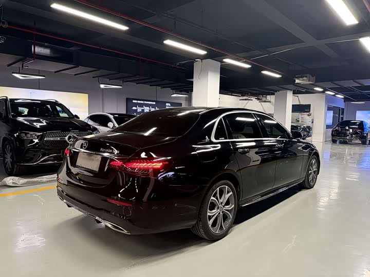 Фото 5 - Mercedes-Benz E-Class