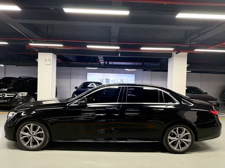 Фото 8 - Mercedes-Benz E-Class