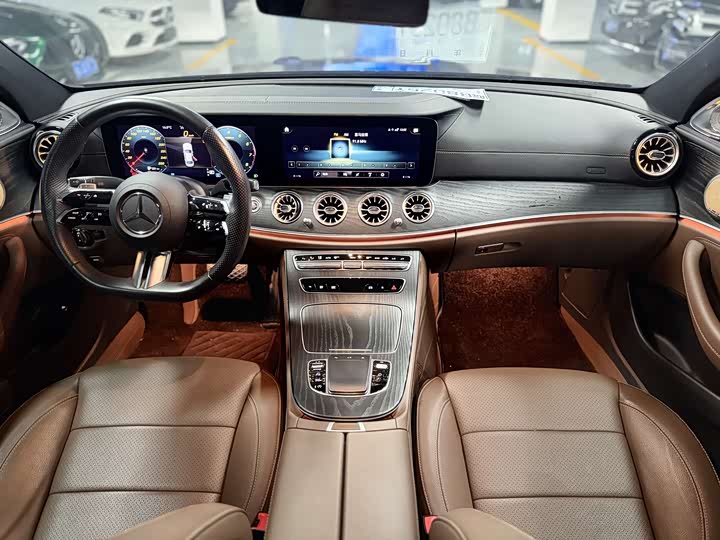 Фото 9 - Mercedes-Benz E-Class