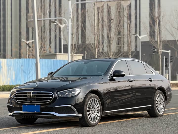 Фото 1 - Mercedes-Benz E-Class