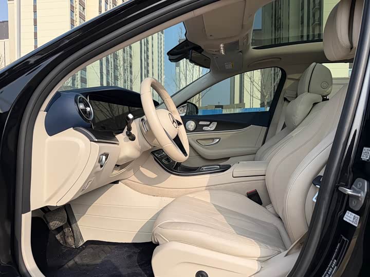 Фото 4 - Mercedes-Benz E-Class