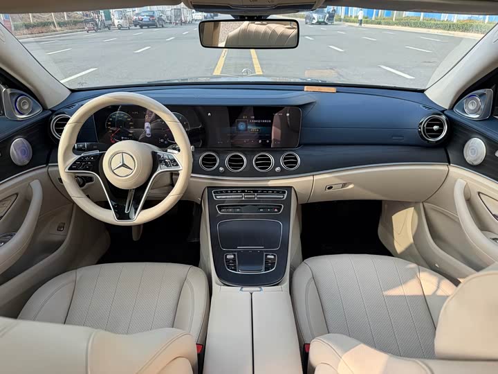 Фото 5 - Mercedes-Benz E-Class