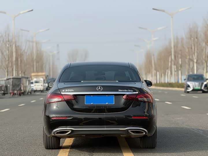 Фото 8 - Mercedes-Benz E-Class