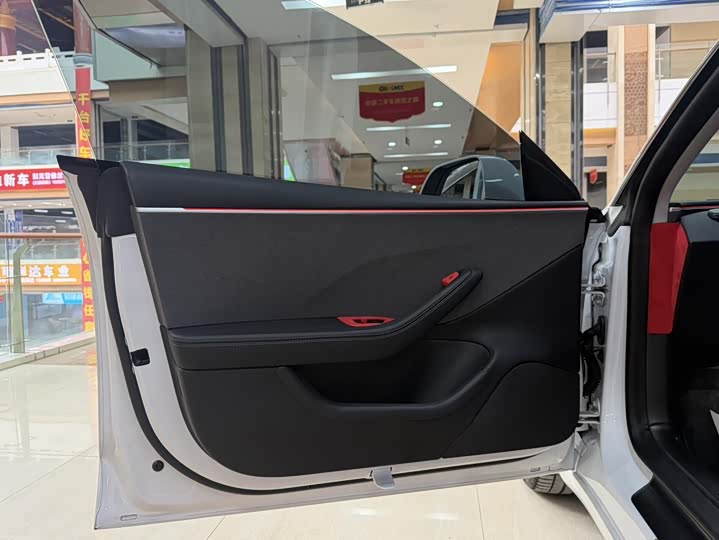 Photo 8 - Tesla Model 3