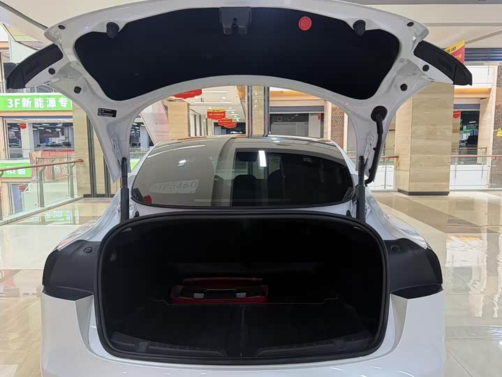 Photo 9 - Tesla Model 3