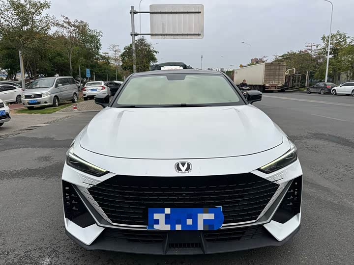 Фото 2 - Changan UNI-V