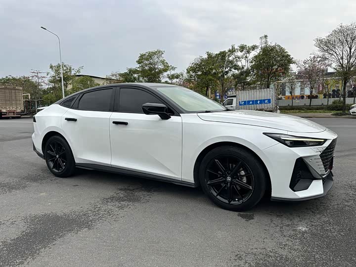 Фото 3 - Changan UNI-V