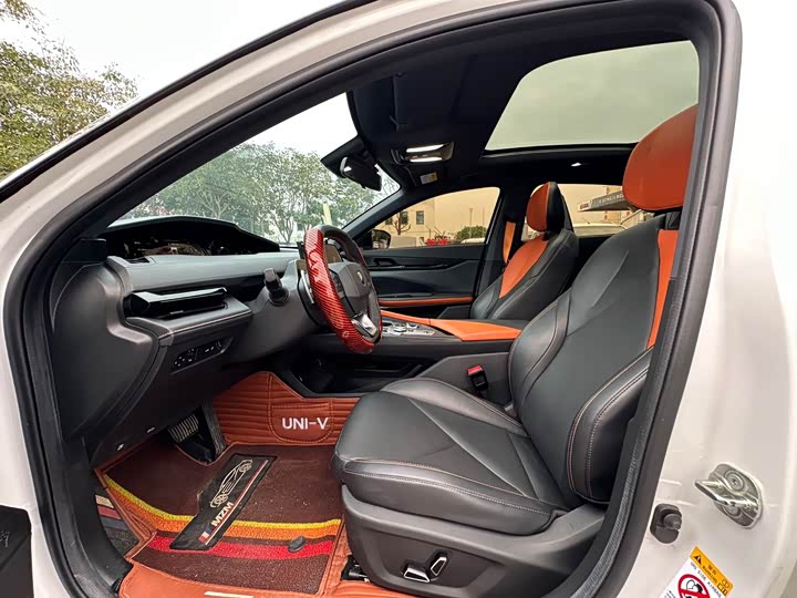 Фото 4 - Changan UNI-V