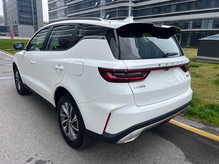 Фото 4 - Geely Vision X6