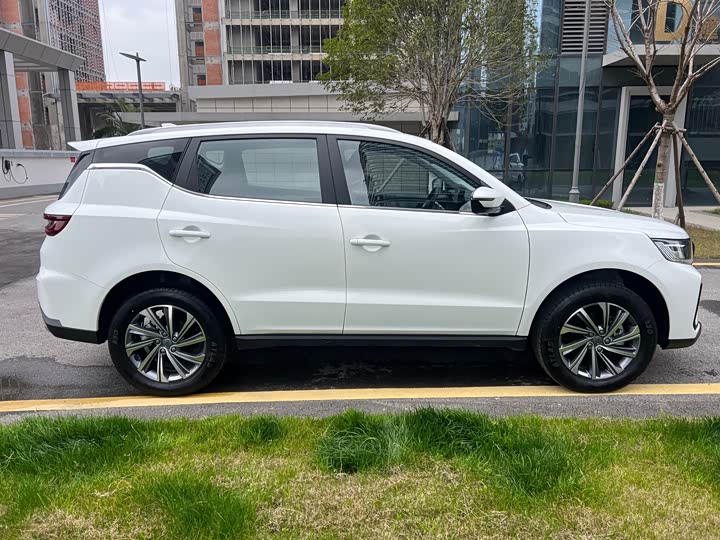Фото 7 - Geely Vision X6