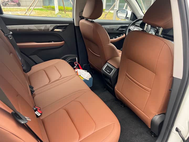 Фото 9 - Geely Vision X6