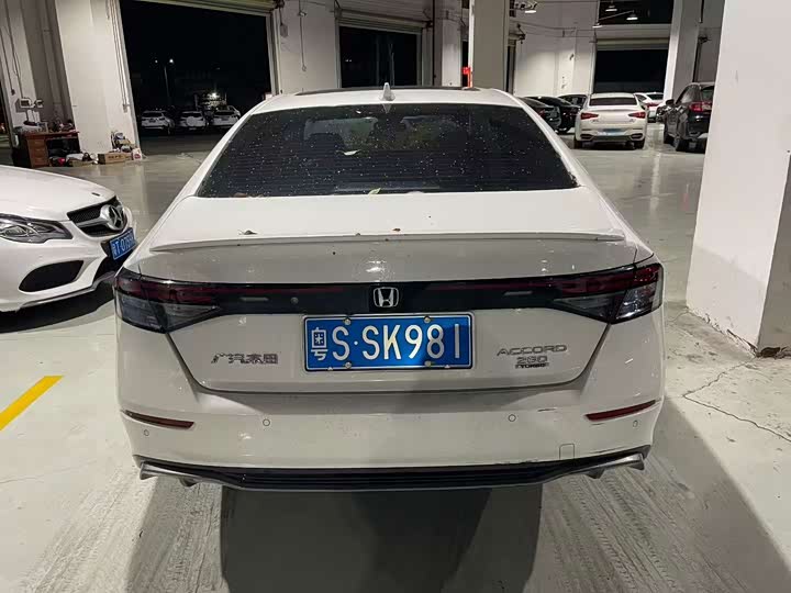 Фото 4 - Honda Accord