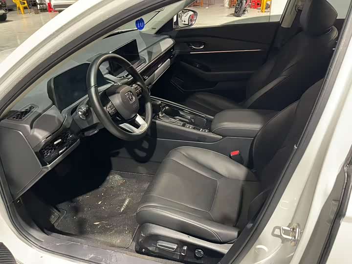 Фото 8 - Honda Accord