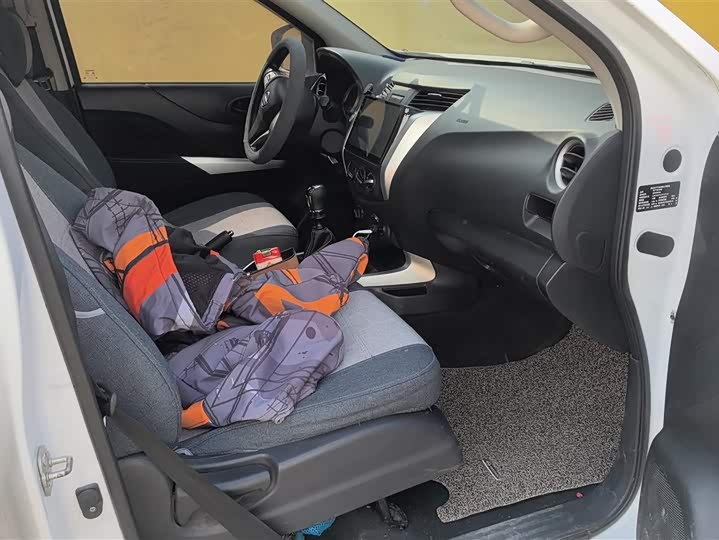 Фото 8 - Nissan Navara