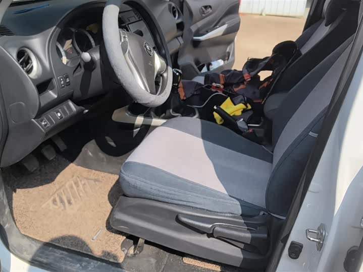 Фото 9 - Nissan Navara