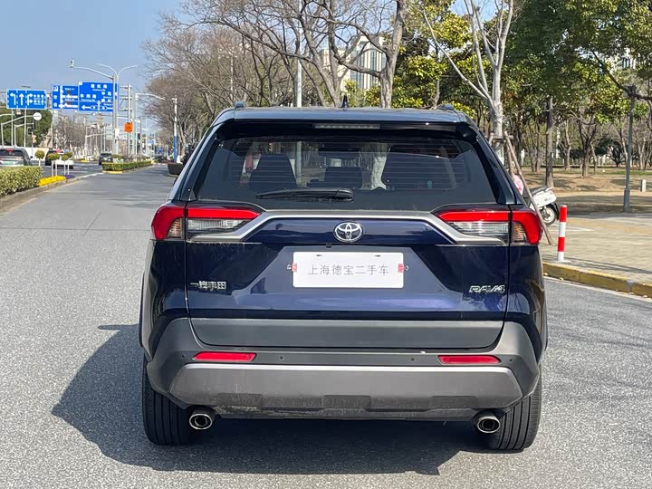 Фото 3 - Toyota RAV4